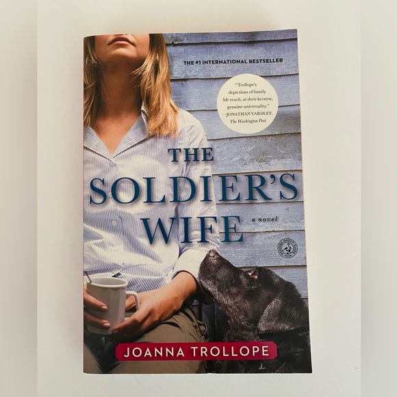 Set of 4 Assorted SoftBack Books by Popular Authors - Great for Any Book Lover - Picture 3 of 11